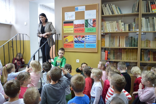 zdjęcie do
														 artykułu: W bibliotece