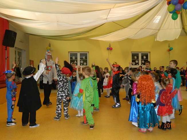 zdjęcie do
														 artykułu: Zabawa Karnawałowa