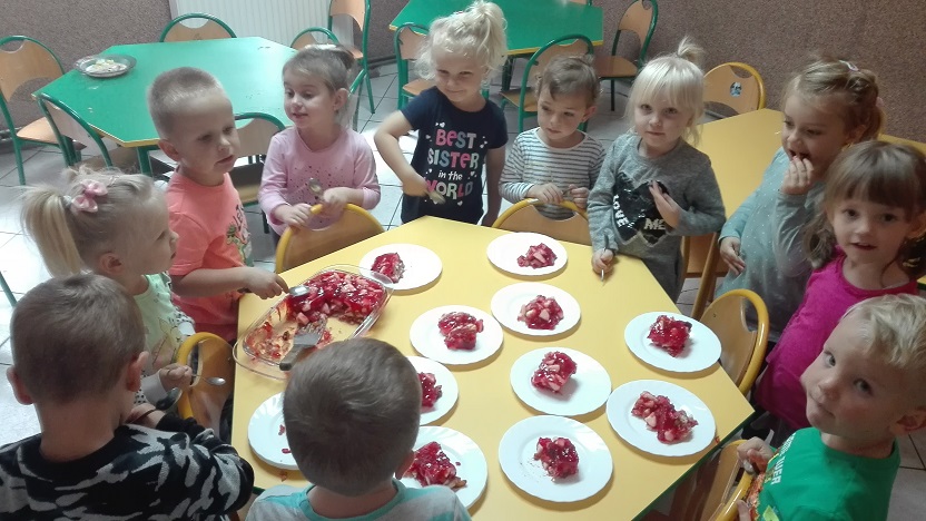 zdjęcie do
														 artykułu: Jesienne dary - owoce i warzywa w grupie 3- latków