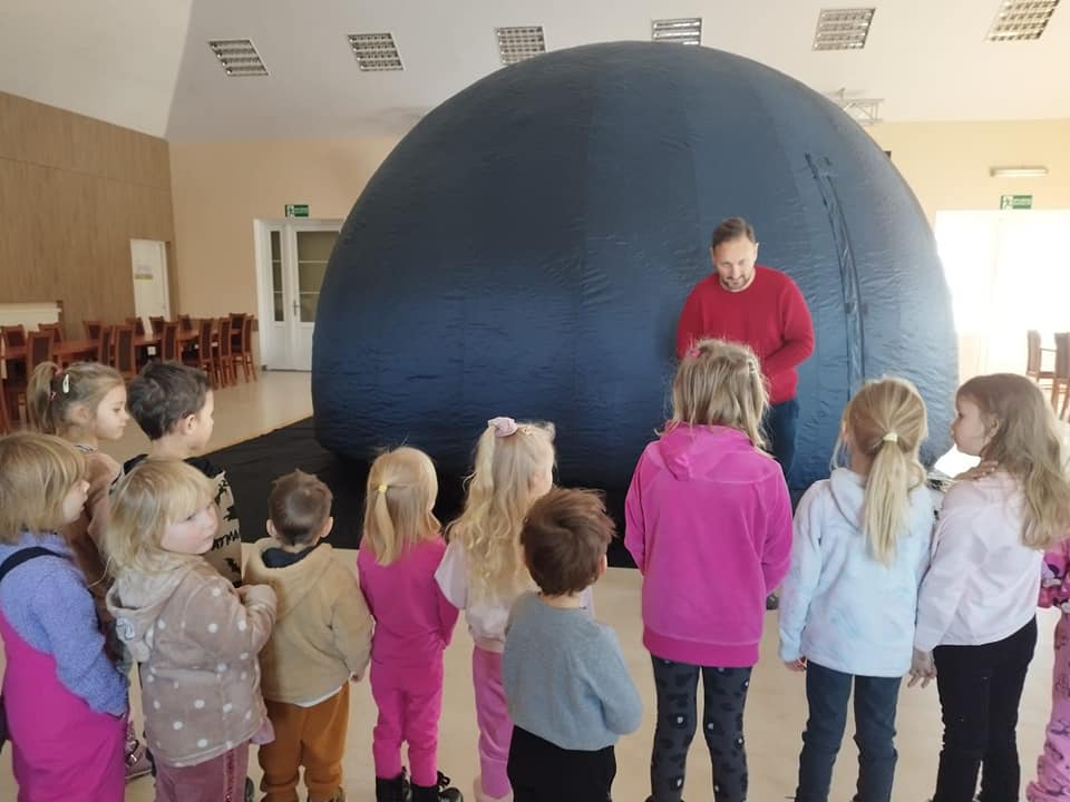 zdjęcie do
														 artykułu: Kino sferyczne i Zaczarowany Globus