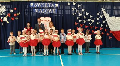 zdjęcie do
														 artykułu: Święta Majowe i przedszkolaki