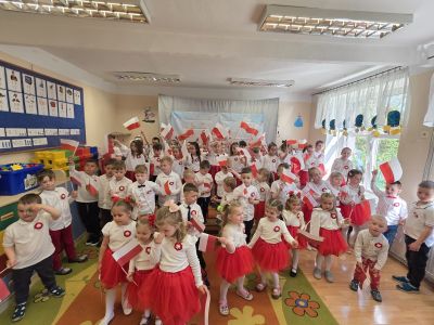 zdjęcie wprowadzające do artykułu: Obchody Świąt Majowych w przedszkolu