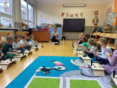 zdjęcie do
														 artykułu: Majsterkujemy - udział dzieci w warsztatach