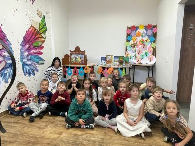 zdjęcie do
														 artykułu: Miś i Świąteczna Choinka - zajęcia biblioteczne