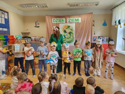 zdjęcie do
														 artykułu: Dzień Ziemii - przedstawienie W biurze Matki Natury