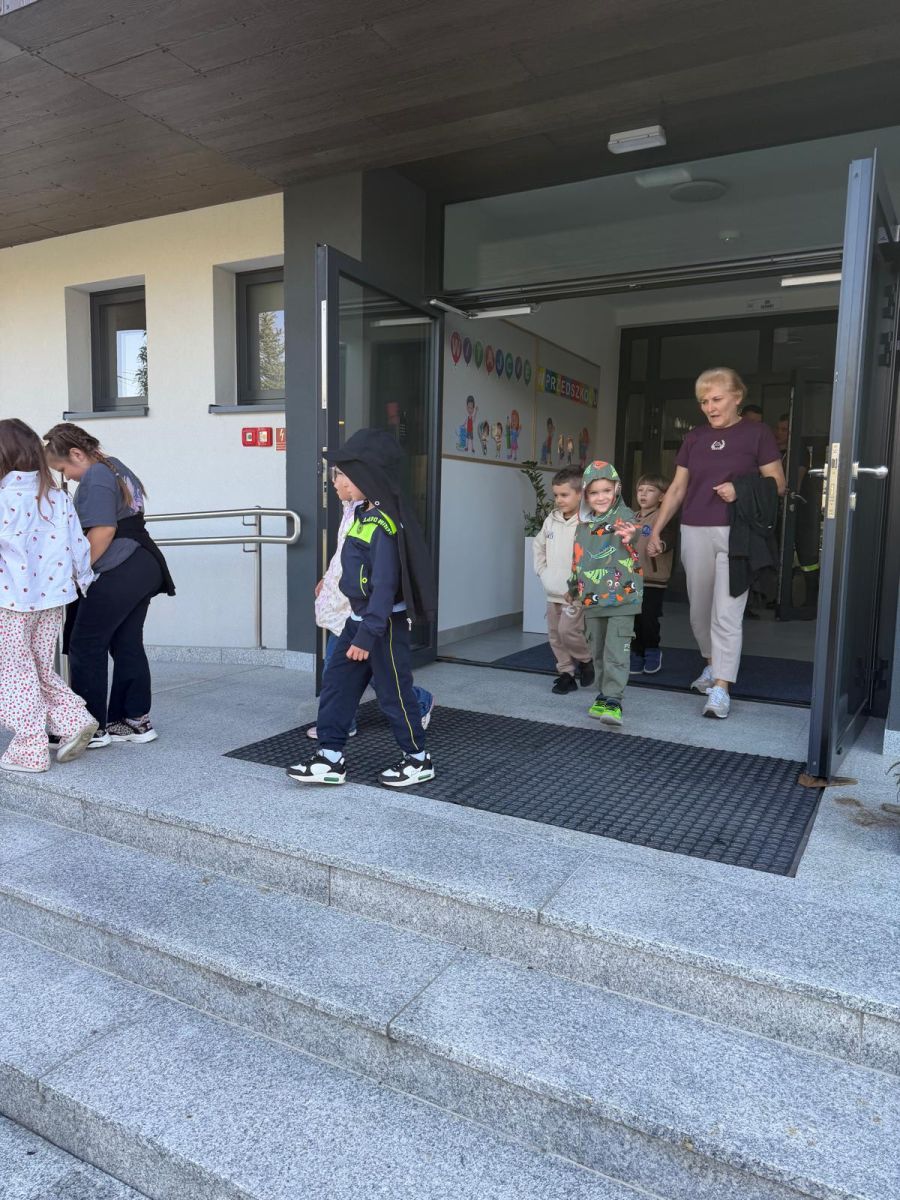 PRÓBNA EWAKUACJA W  PRZEDSZKOLU