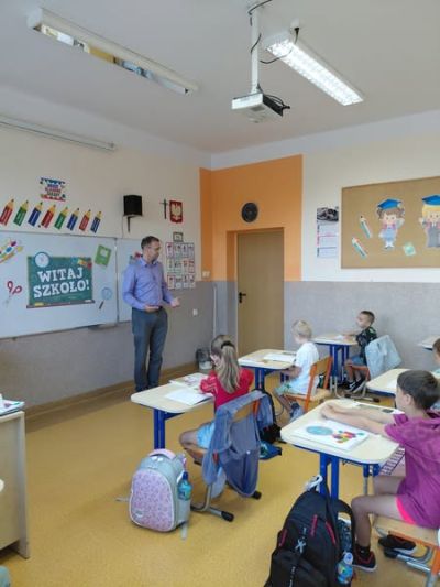 zdjęcie do
														 artykułu: PAN DYREKTOR W KLASIE 1